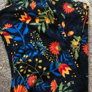 Lularoe OS Leggings - Black floral pattern